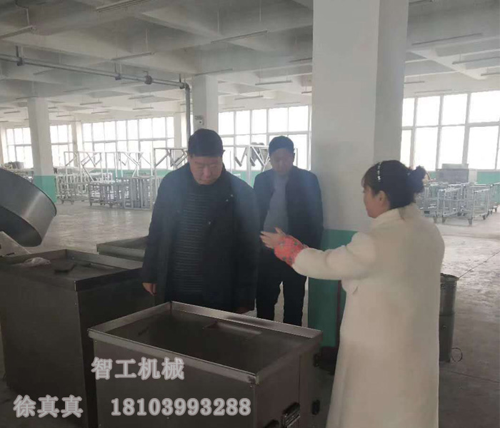 魯山老客戶再次來許昌智工考察訂購(gòu)湯圓機(jī)、元宵制陷機(jī)！