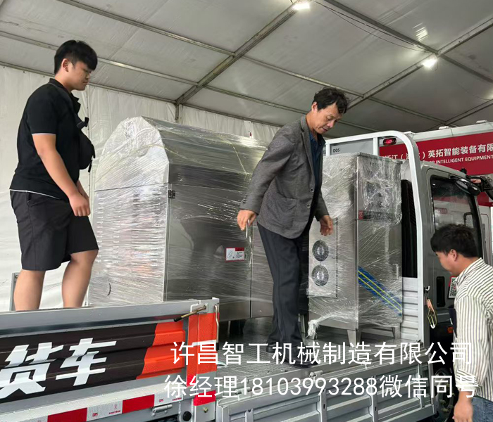 9月11日，亳州展會接近尾聲，客戶現(xiàn)場專車拉走電磁炒貨機一臺